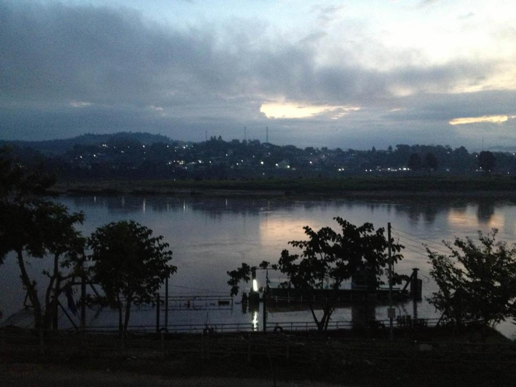 Day Waterfront Hotel Chiang Khong Luaran gambar